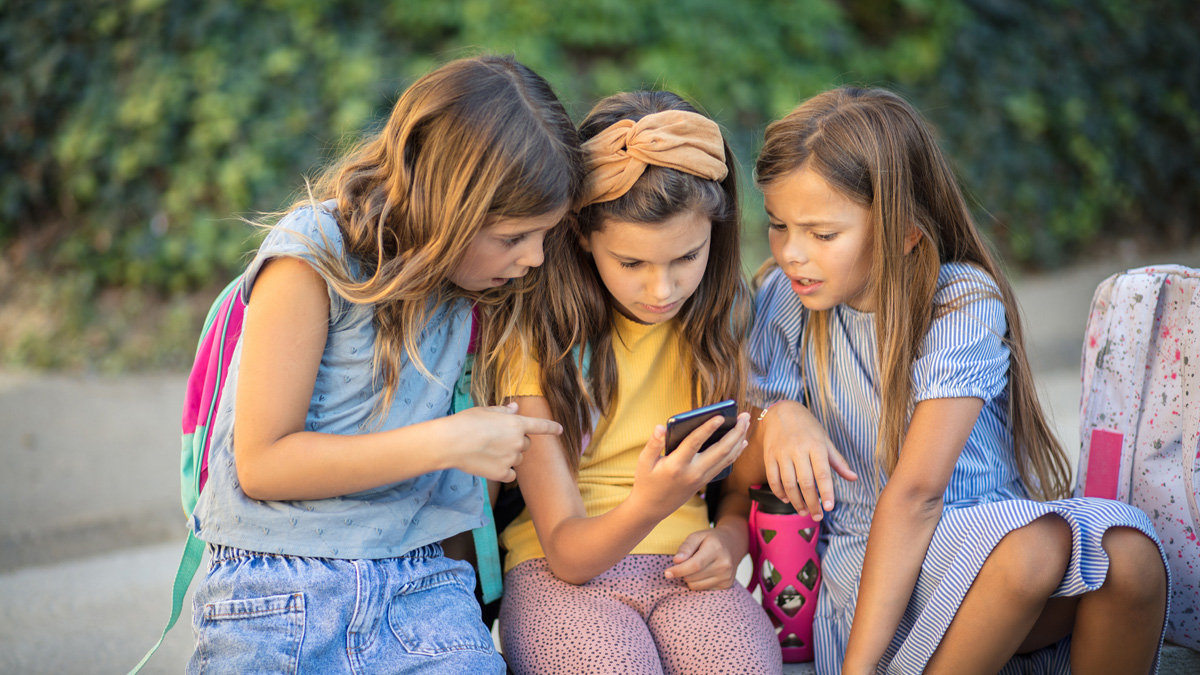 The Most interesting Cell Telephones and Watches for Kids in 2025