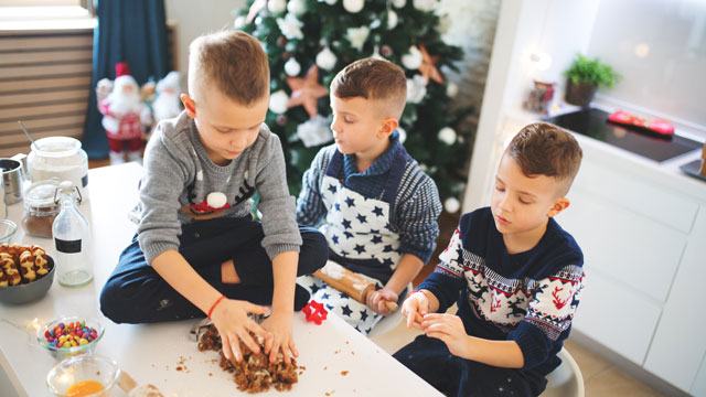 A Info to Surviving the Holidays & Sustaining Calm with Youngsters